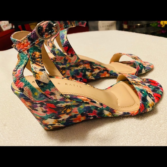 Brand New Stylish Wedges By KELLY & KATIE - box 28 - Picture 5 of 10